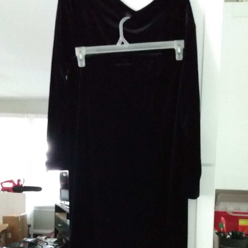 Impressions Black V-Neck Long Sleeve Sheath Dress